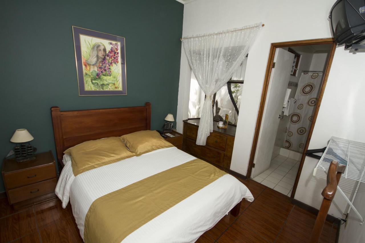 Hotel 1492 photo