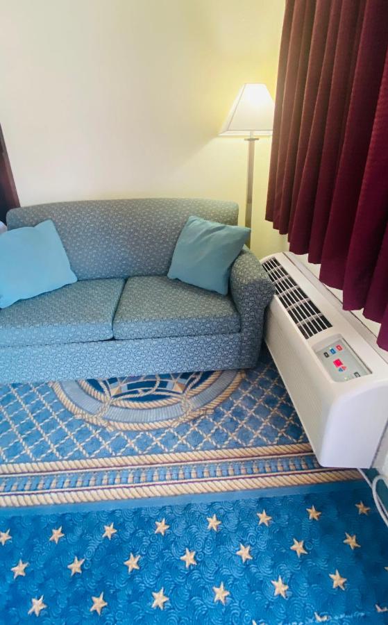 Maple Leaf Inn & Suites — photo 15