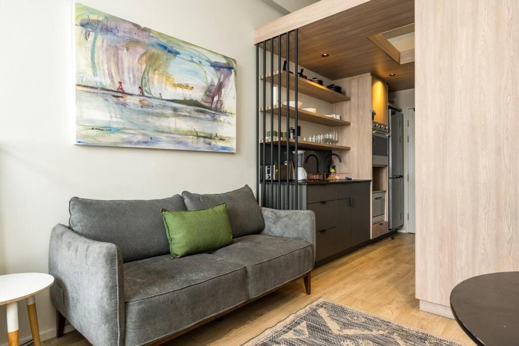 Luxury Studio Apartment - CoWorking - City Views - 4