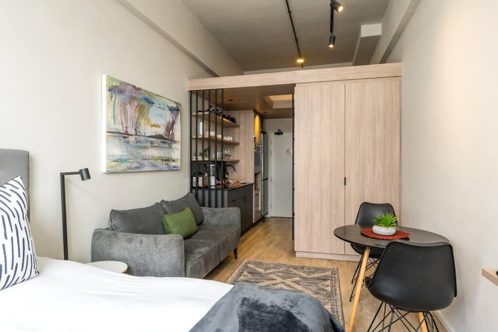 Luxury Studio Apartment - CoWorking - City Views - 2