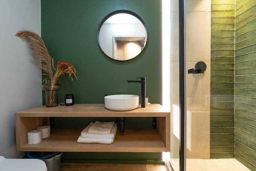 Luxury Studio Apartment - CoWorking - City Views - 3