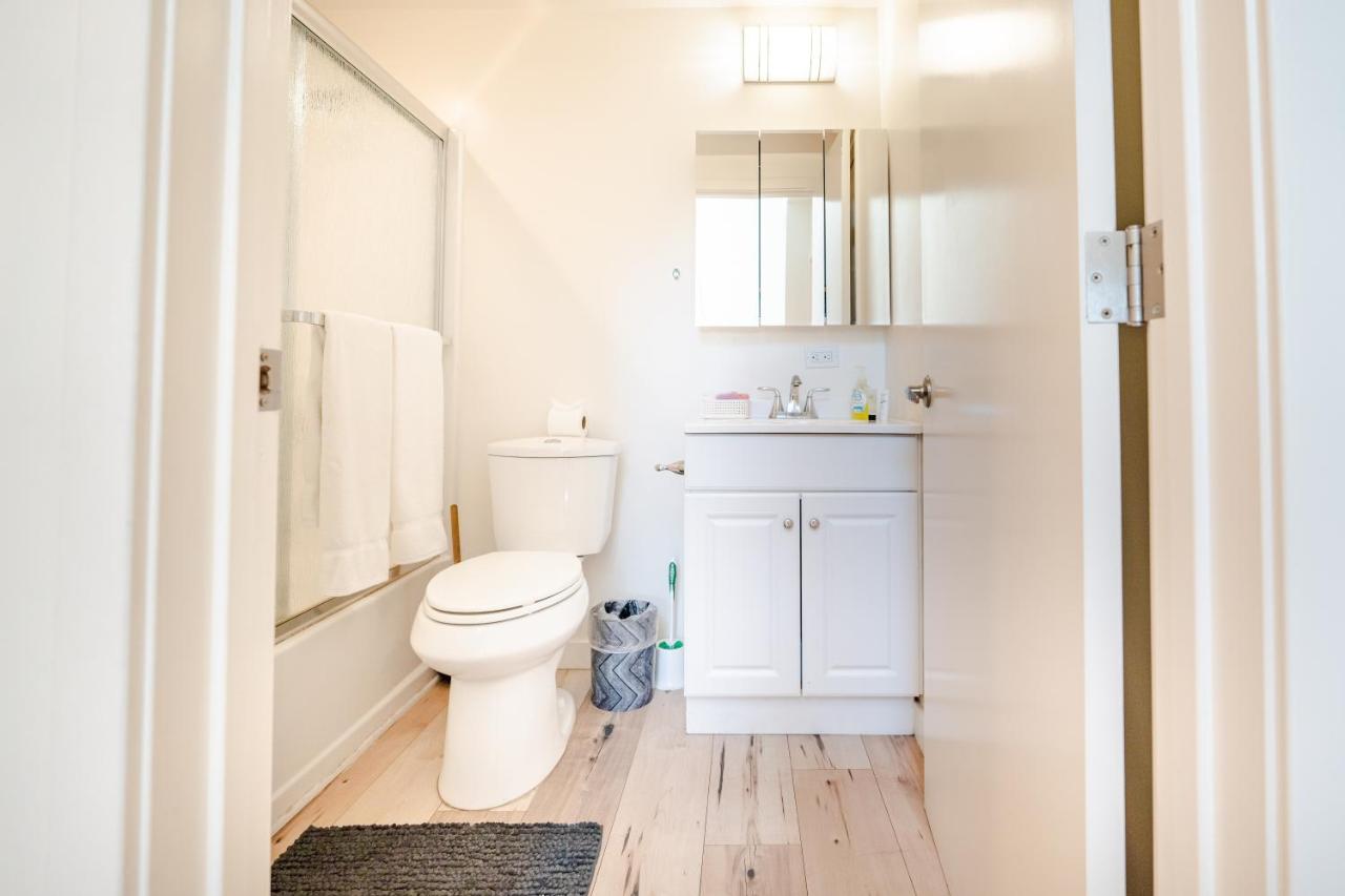 Modern 3 Bedroom 3 Level Loft in Hollywood Sleeps 10 Free Gated Parking Full Kitchen - 3