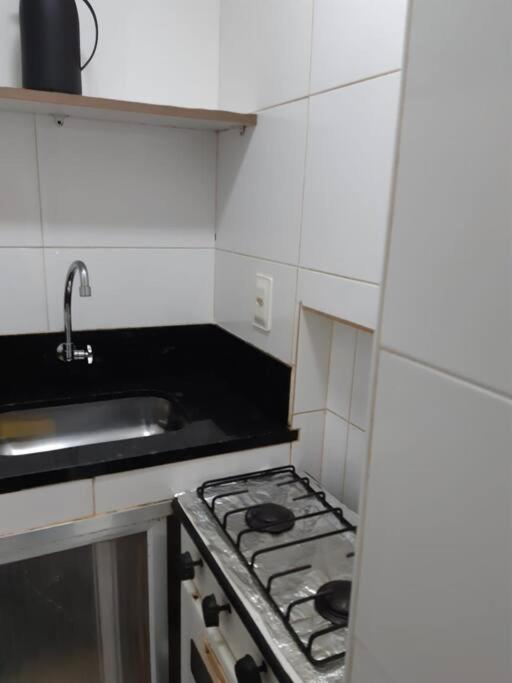 Quarto e sala a uma quadra da praia Copacabana posto 02 - 4