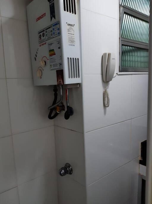 Quarto e sala a uma quadra da praia Copacabana posto 02 - 3