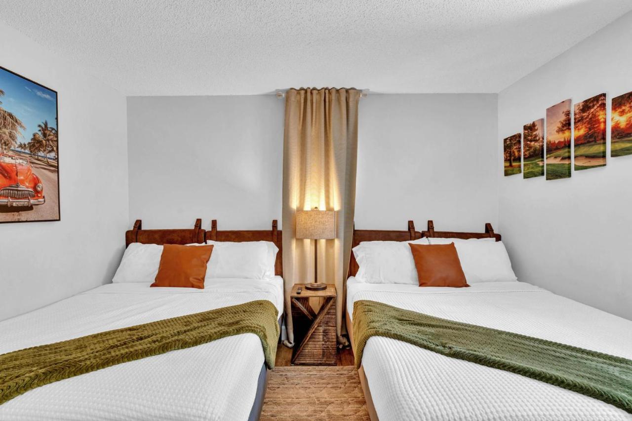 Estelo's Place - Modern townhouse with King bed, only 5 min from the Airport! - 2