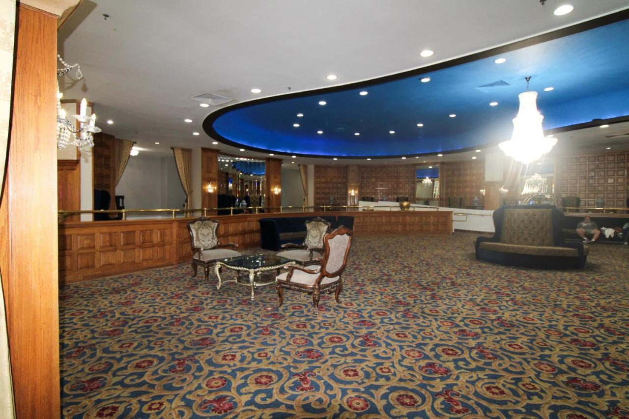 Castle 835 Oceanview studio on beach with pool, gym, bars, and FREE Parking - 4