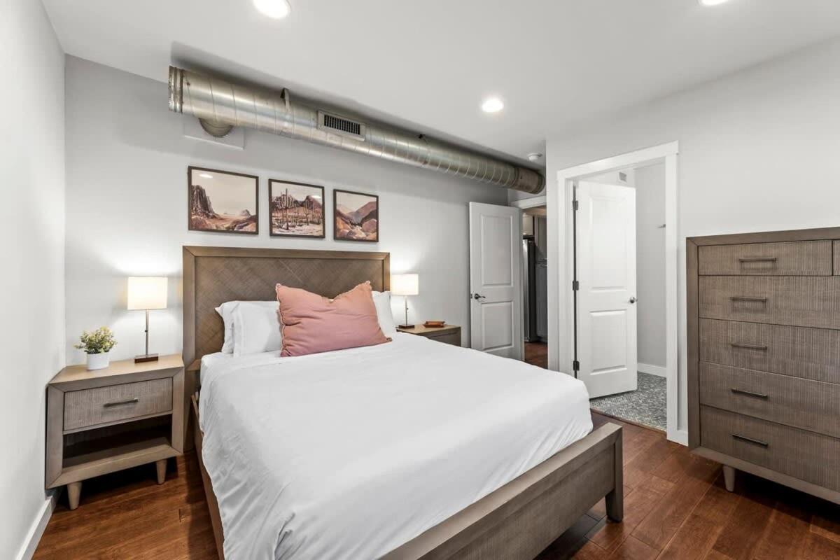 Mid-century home in Zilker with a backyard - 4