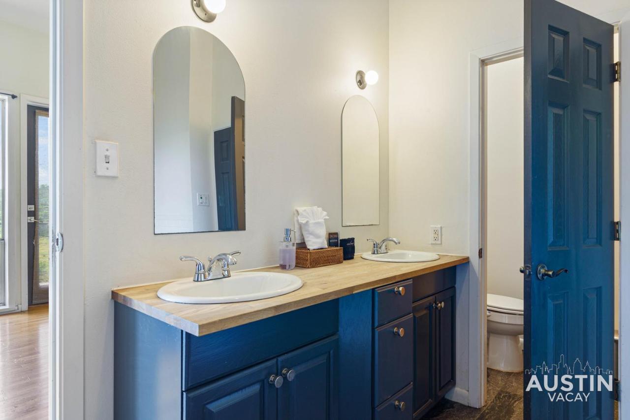 Sunset Waterfront 4BR 2BA w Pool and River Near Lake Travis by Austin Vacay - 3