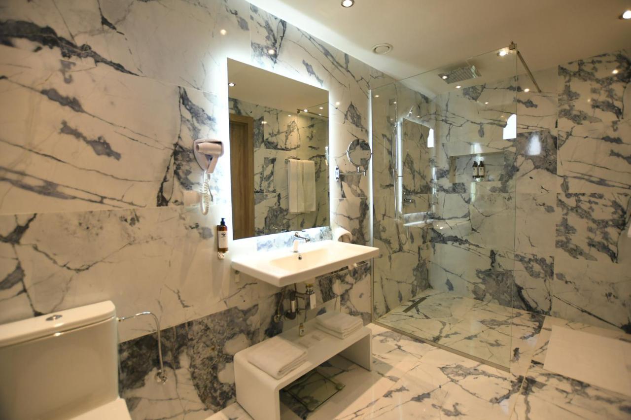 555 Hotel Clubbing Adults Only - 3