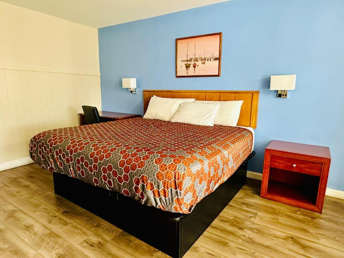 Hampton Motor Inn — photo 14