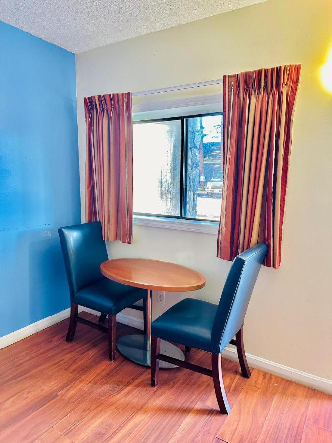 Hampton Motor Inn — photo 13