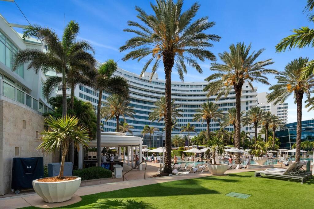 FountaineBleau Resort, Balcony with Ocean & Pool View - 5