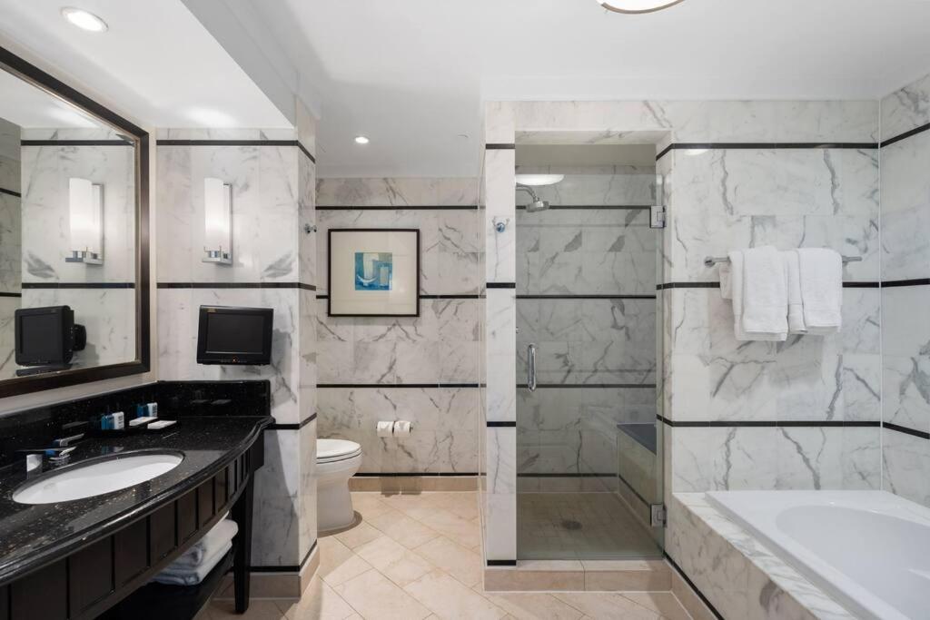 FountaineBleau Resort, Balcony with Ocean & Pool View - 4