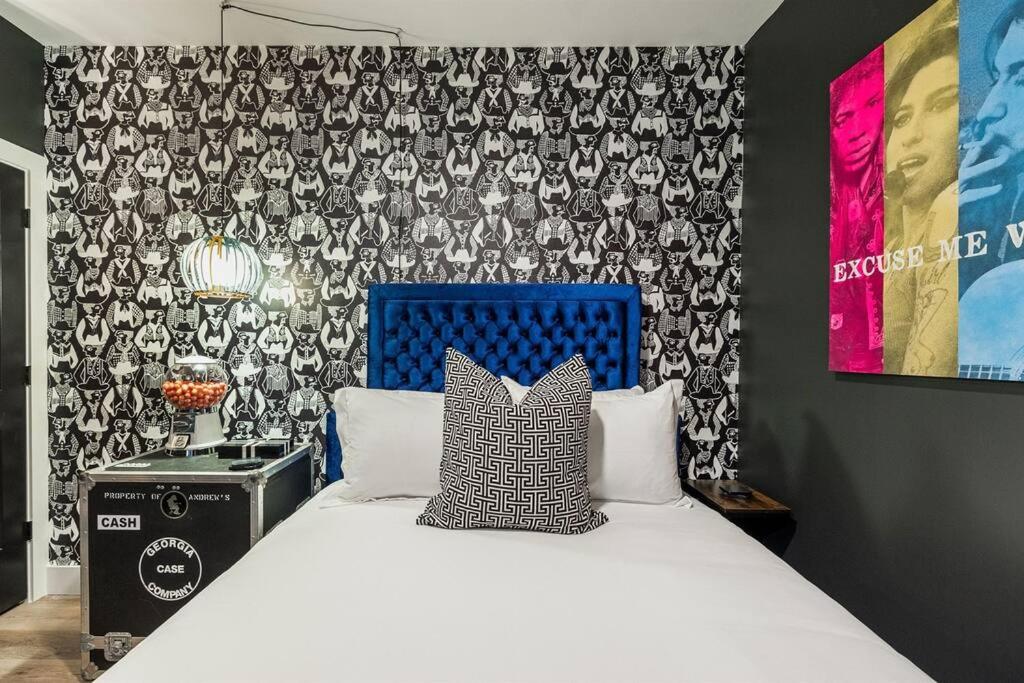 2 Side by Side Units, The Honky Tonk Party Pads, Parking Gym Pool - 5