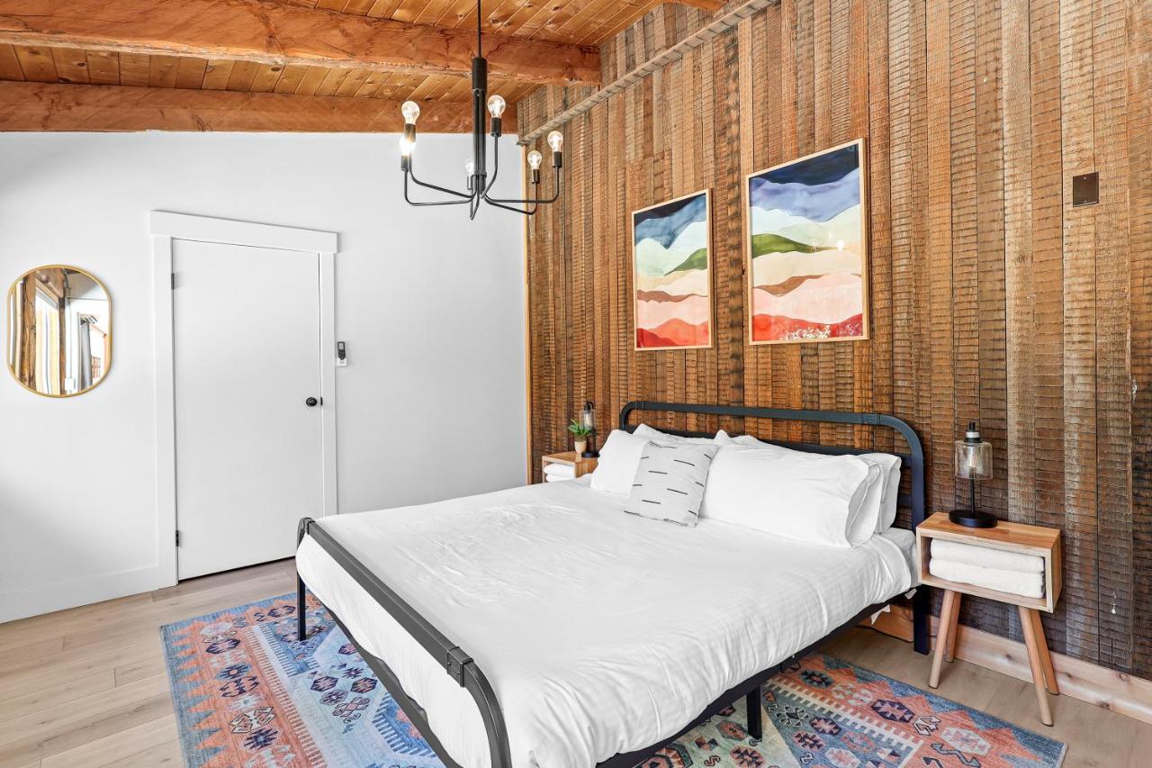 Basecamp Lodge — photo 24