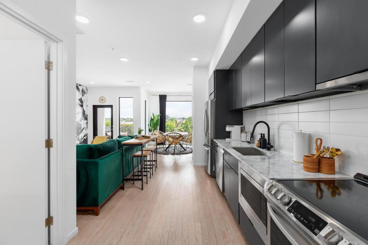 River View High-End Condo with Private Patio and FREE Parking - 3