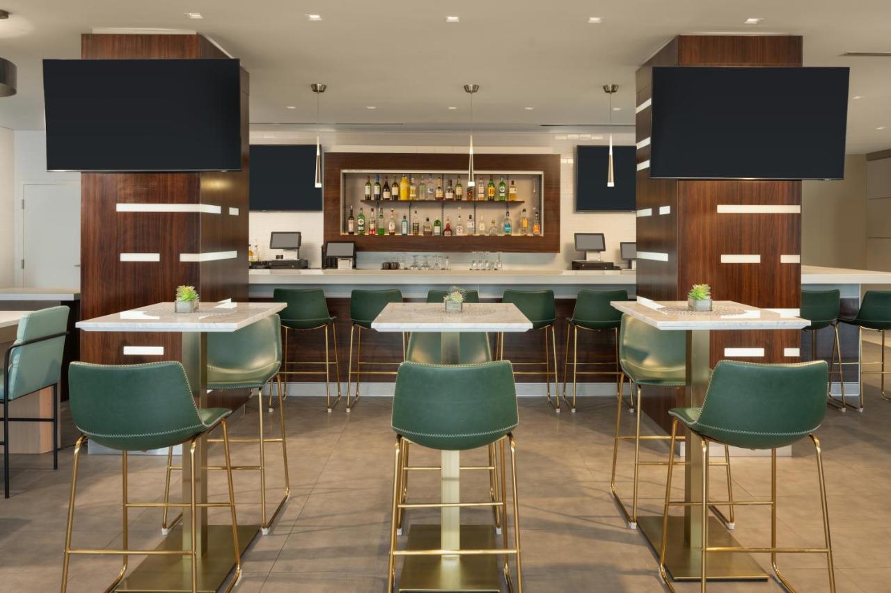 DoubleTree by Hilton Miami North I-95 - 5