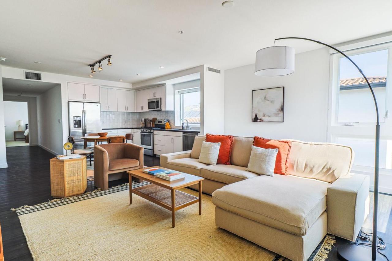 Luxurious 2Bed 2Bath Apartment at Formosa - 4