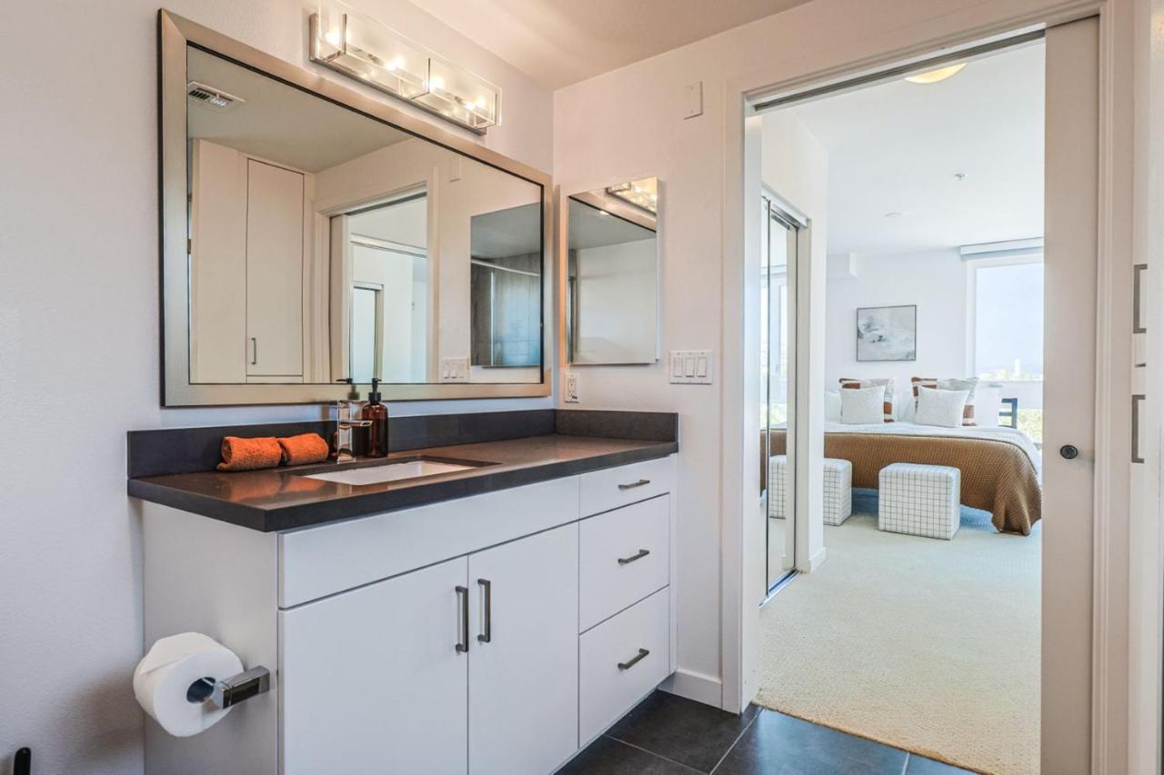 Luxurious 2Bed 2Bath Apartment at Formosa - 3