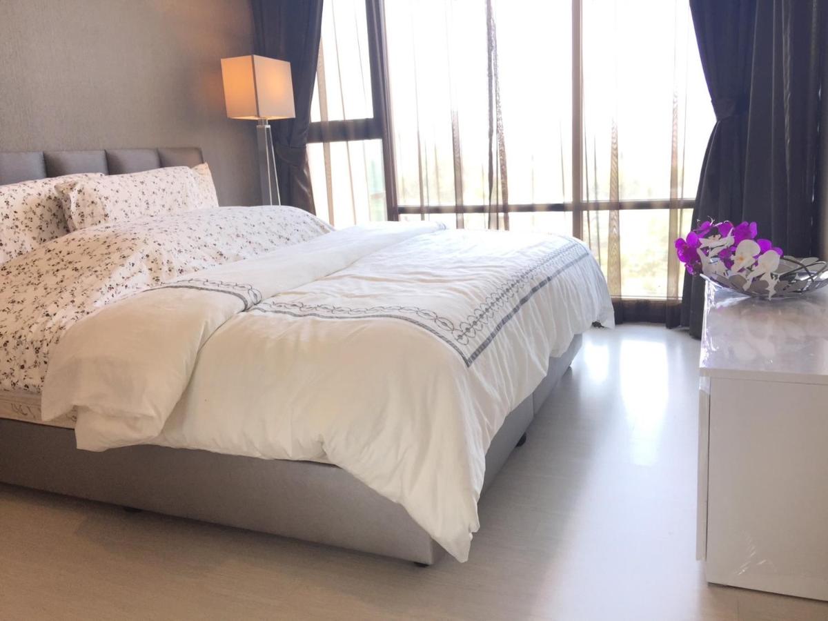 Urban Luxury One Bedroom - 4