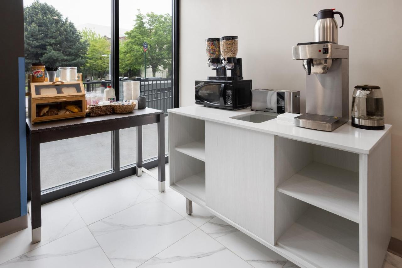 Days Inn by Wyndham Staten Island - 4