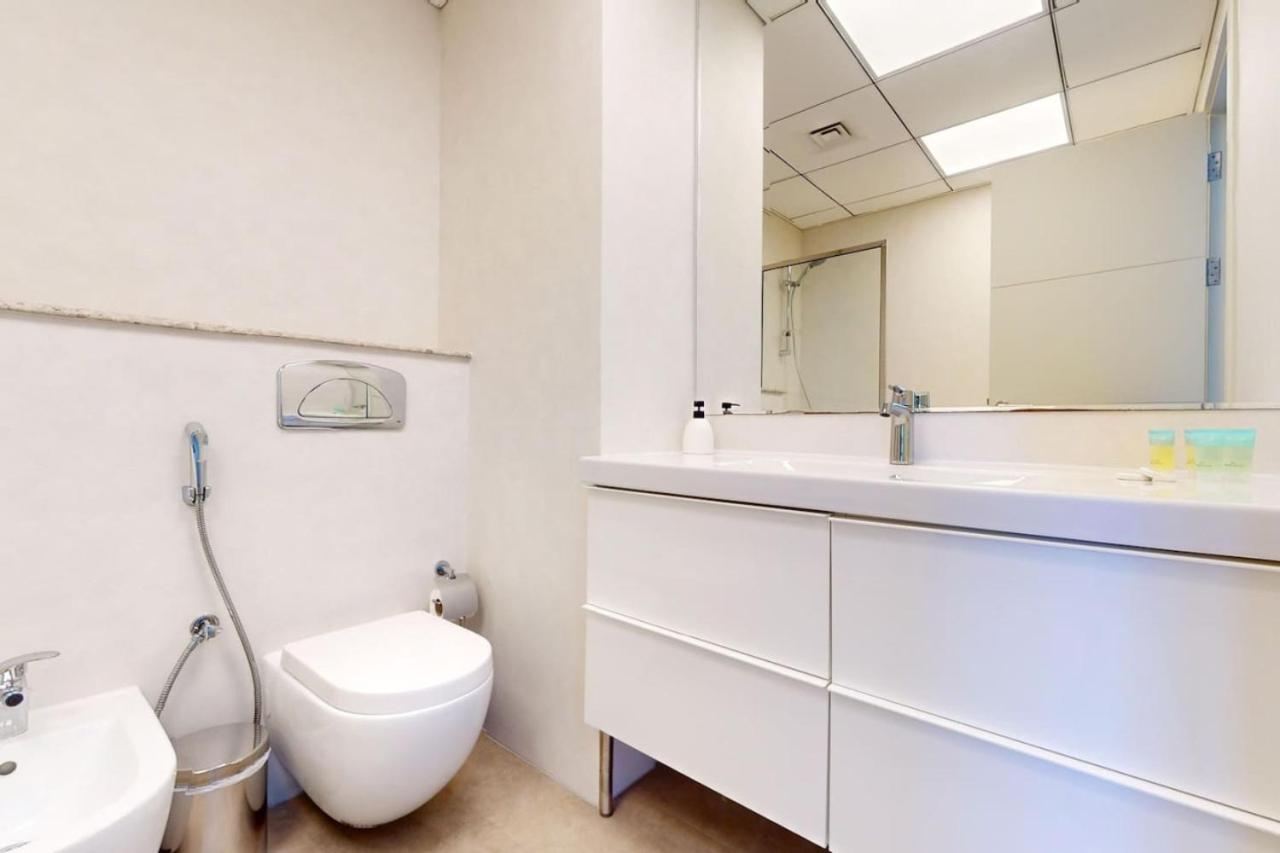 Vacationer Holiday Homes I Enticing Two Bedroom I Bay Central - 3