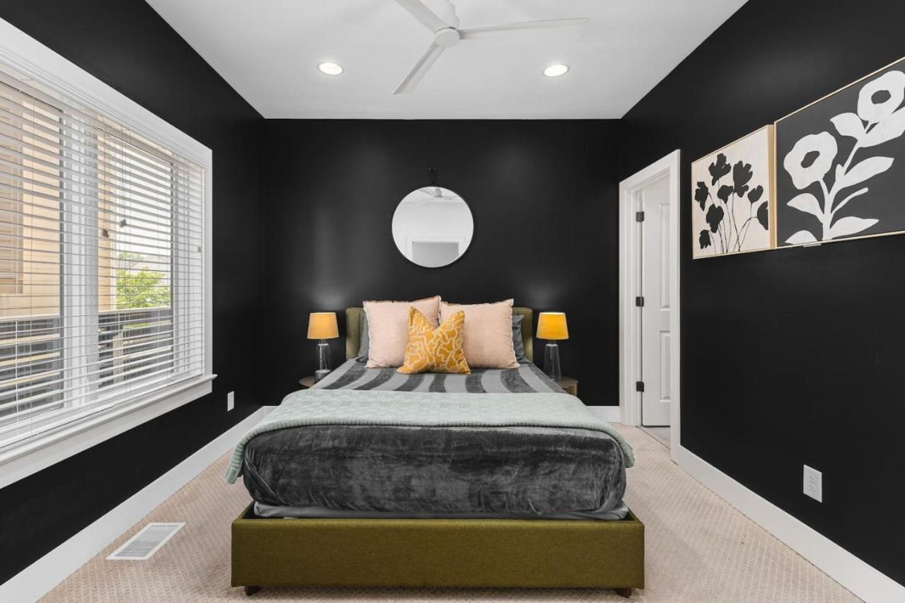 Patio FirePit Garage Walk to Belmont 12 South, Restaurants and More - 4