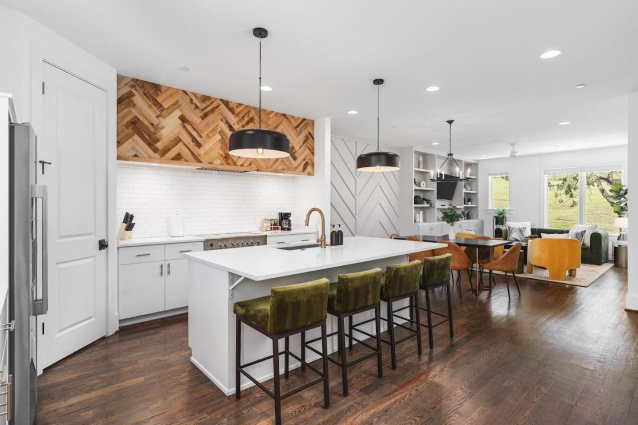 Patio FirePit Garage Walk to Belmont 12 South, Restaurants and More - 2