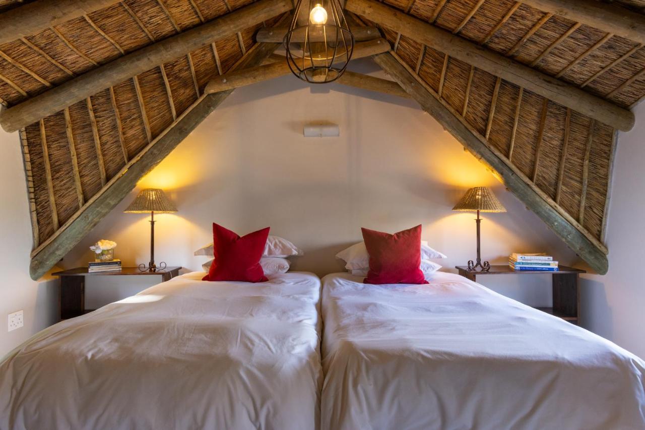 Serene, Thatched Apartment in Noordhoek, Cape Town - 2
