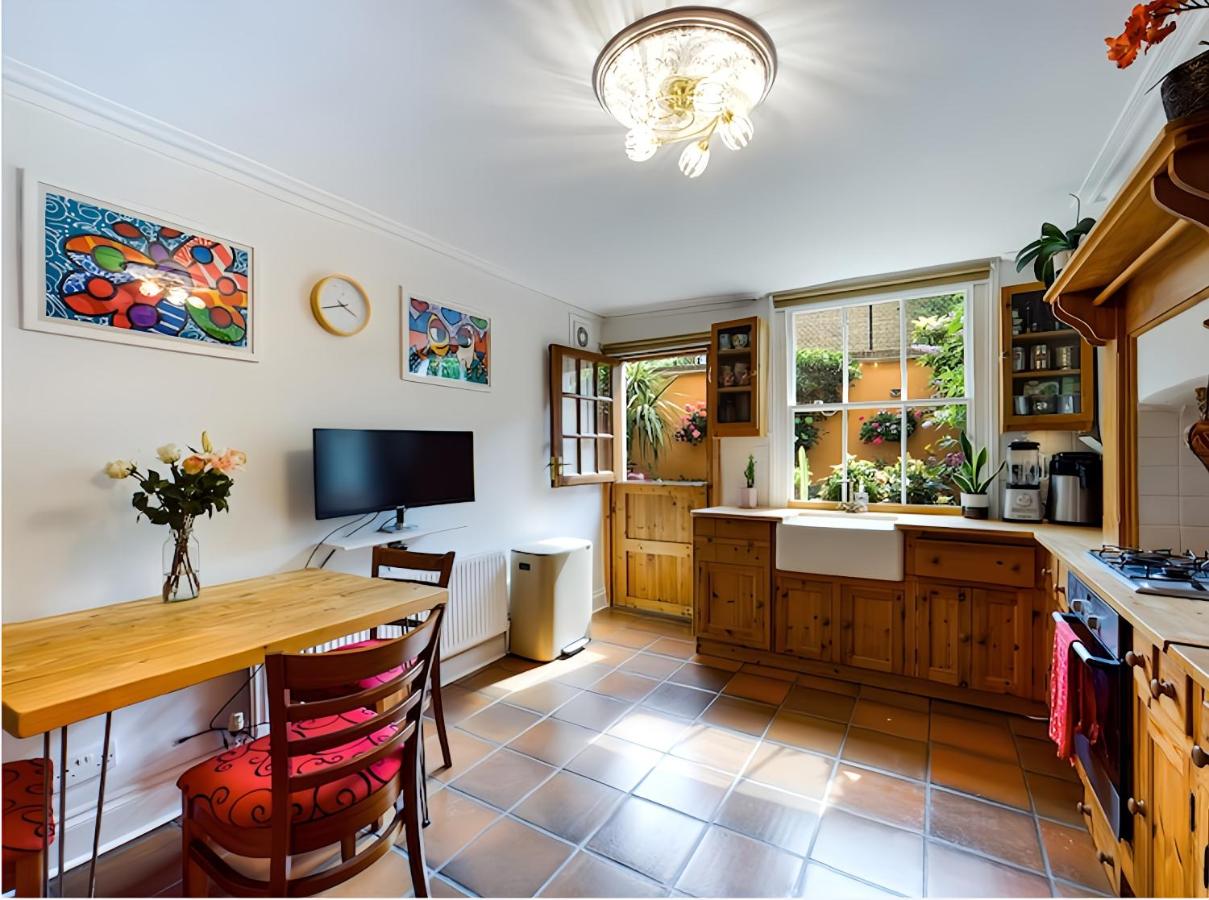 The Clapham 2-Bedroom Flat with Private Patio