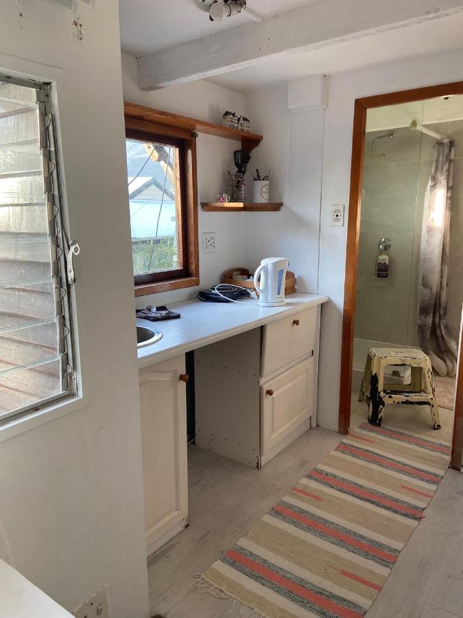 Independent quaint flat, close to beach - 3