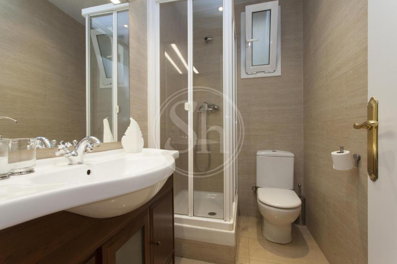 Prime Location Next to the Sagrada Familia - 3