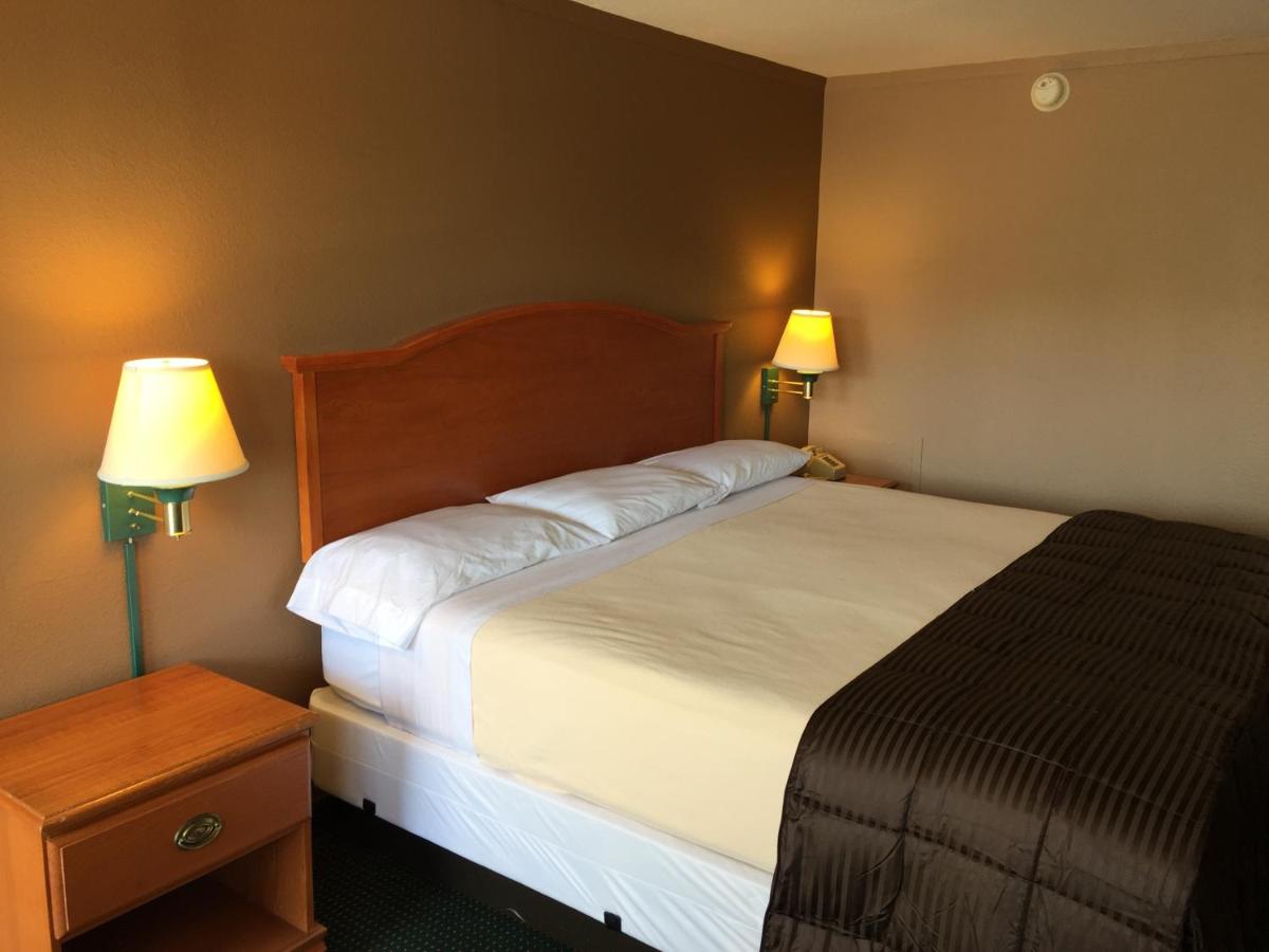 Budget Inn — photo 6