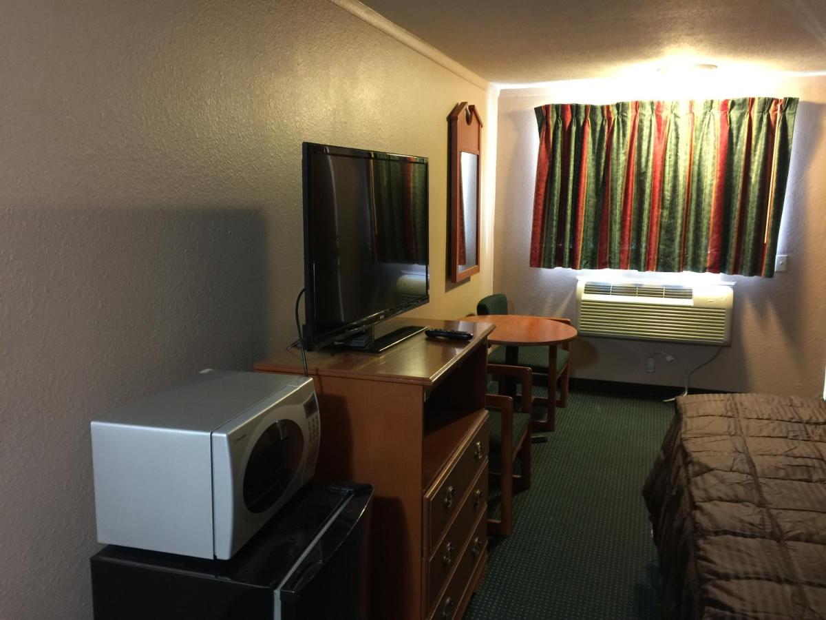 Budget Inn — photo 9