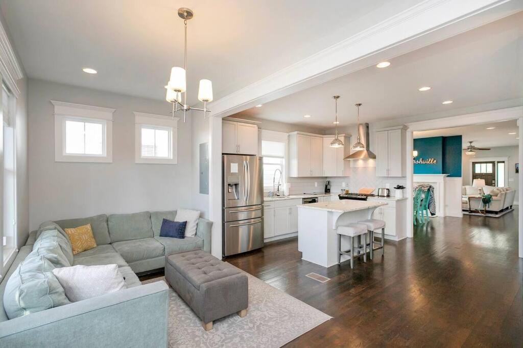 City Views, Under 2mi Broadway, Gated Parking - 4