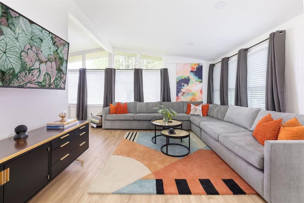 Minutes to Opry, Airport & Broadway