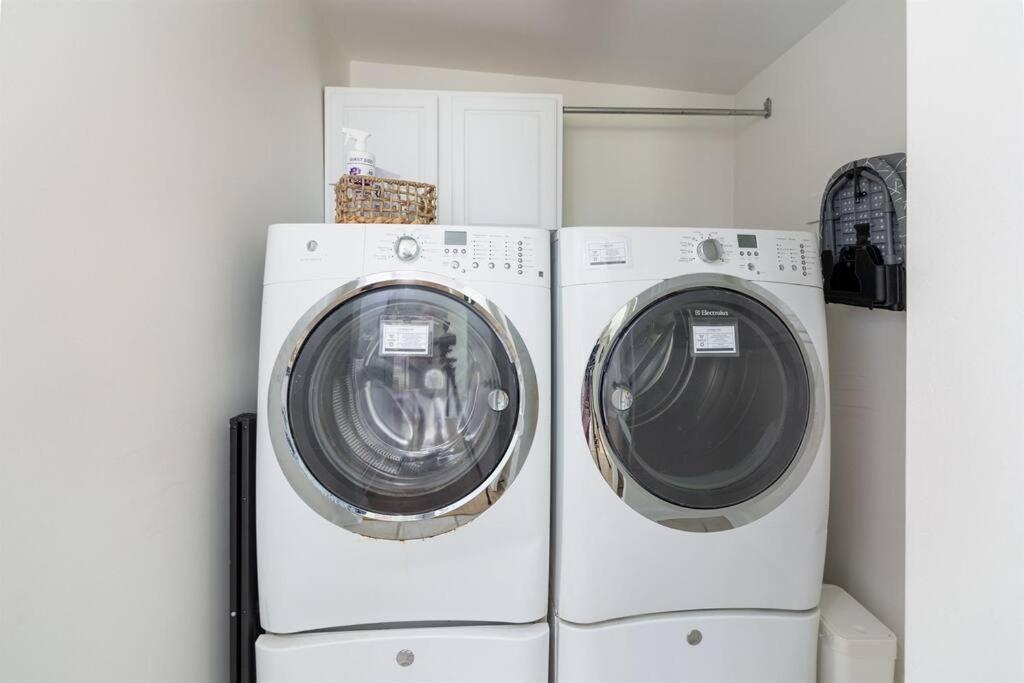 Minutes to Opry, Airport & Broadway - 4