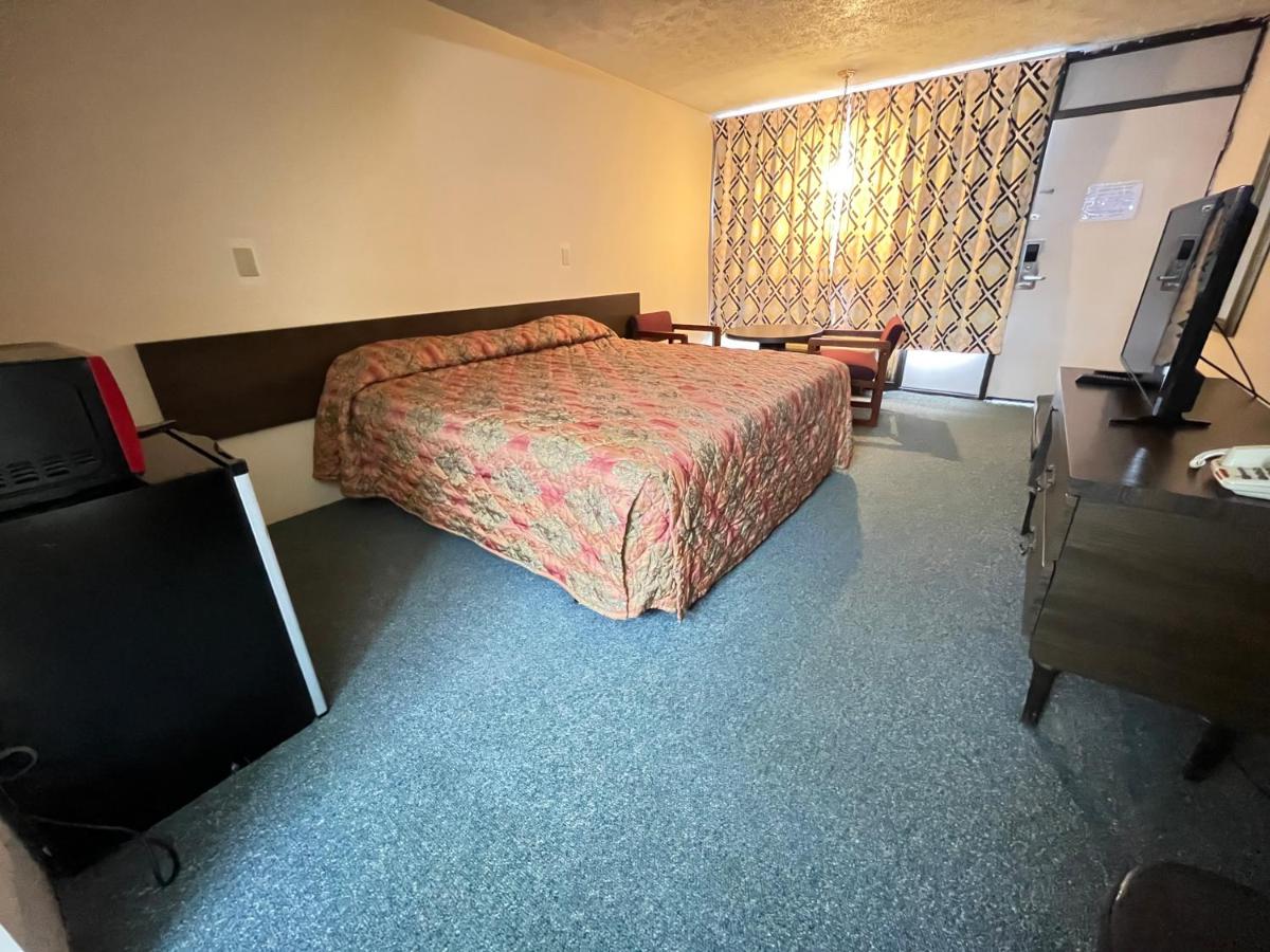 Mountain Empire Motel — photo 10