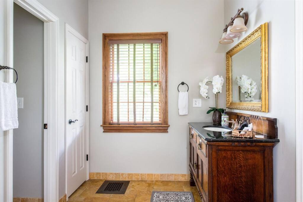 Prime Location in 12South, Walkable to Shopping & Dining - 3