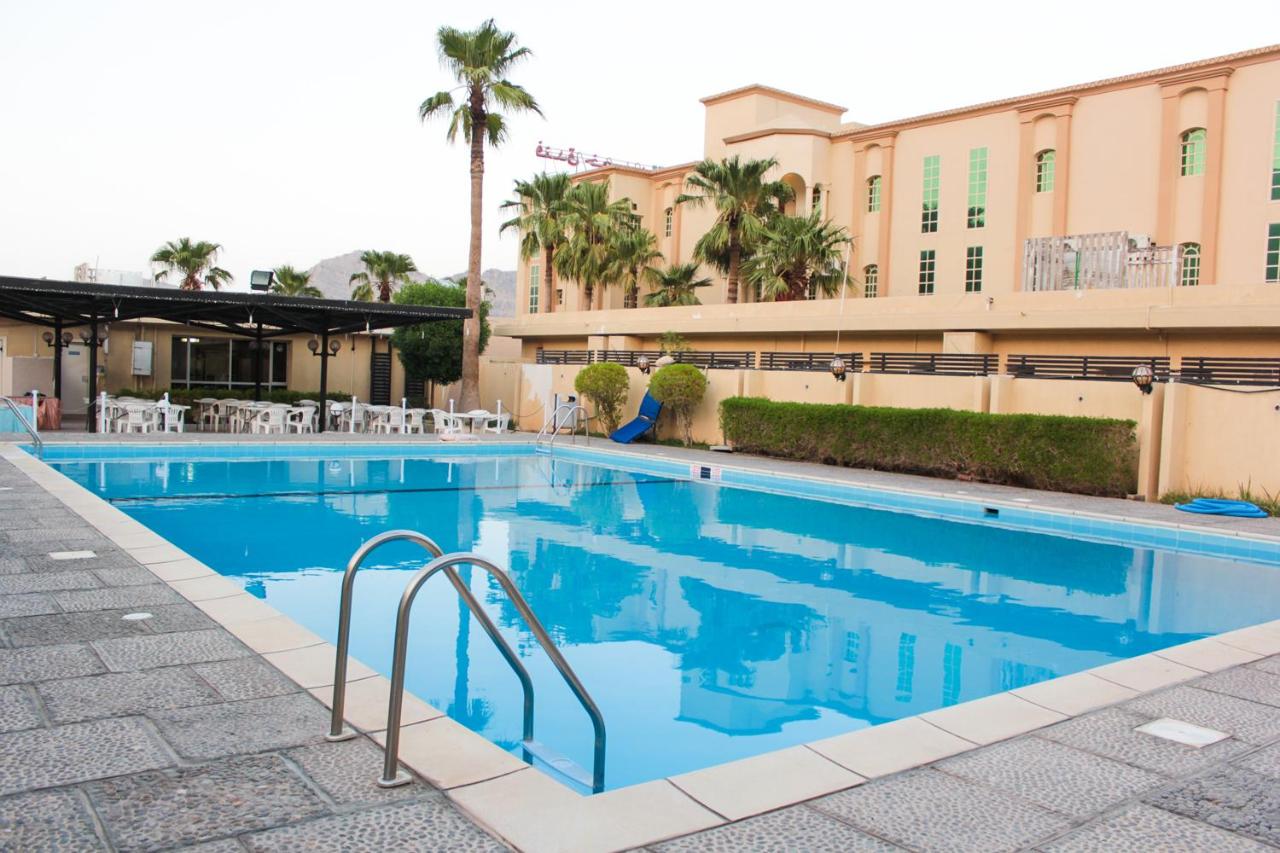Heated swimming pool: Khasab Hotel