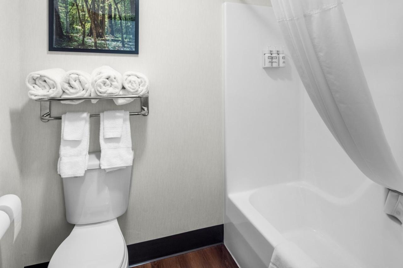 EverSpring Inn & Suites — photo 16