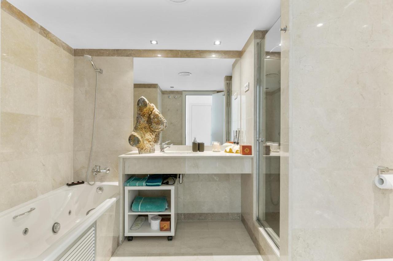 Penthouse Duplex with Epic Views - 3