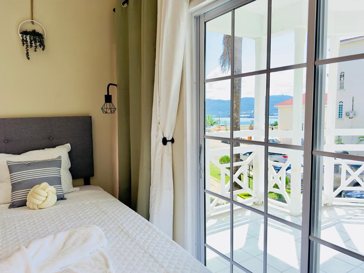 Falcon Oceanview 2br Condo-Airport Transportation Available-24-7Security - 2