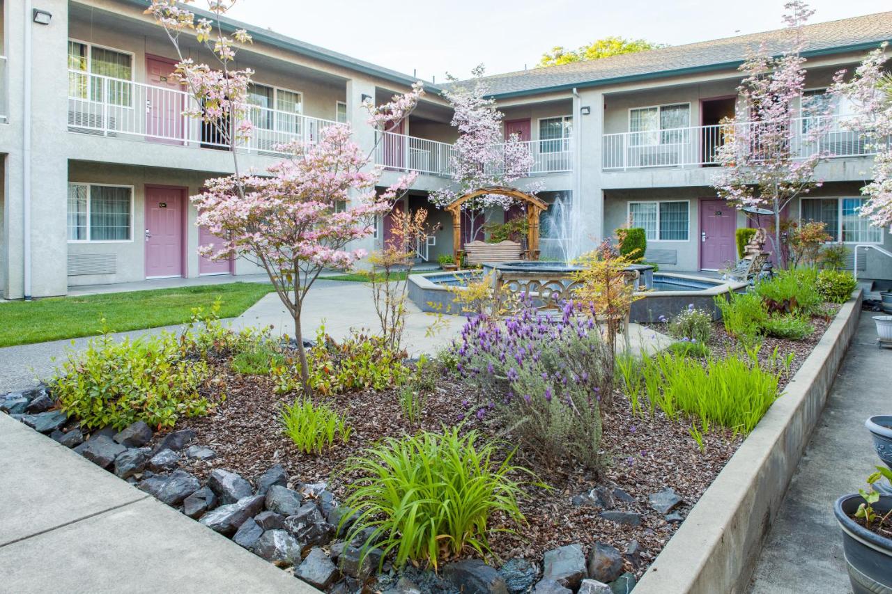 Creekside Inn & Suites — photo 9