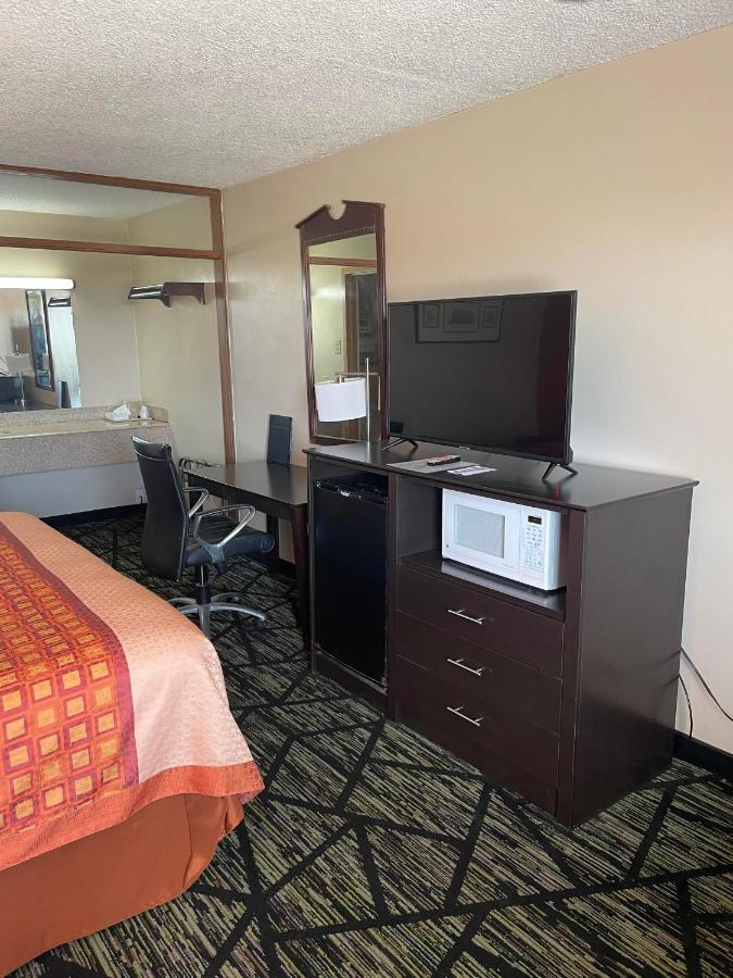 Travelers Lodge Beatrice — photo 3