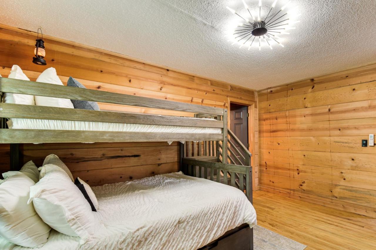 Duke's Creek Cabin Rentals — photo 16