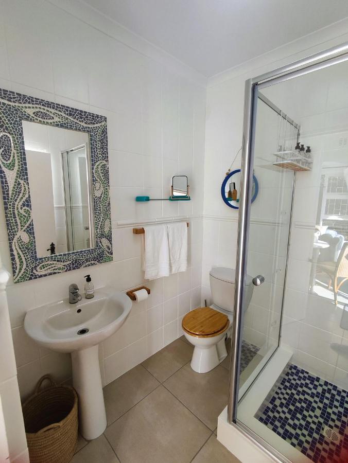 Squirrels Nook Cottage Constantia - 3