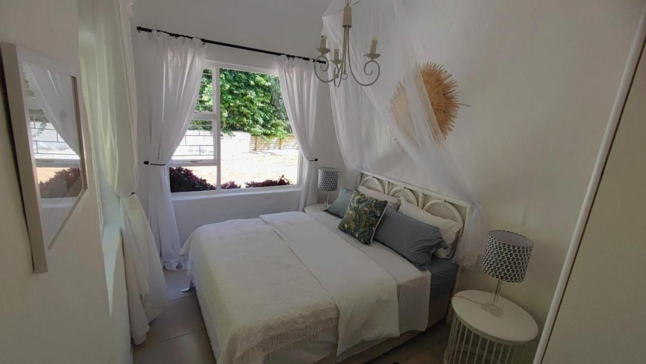 Squirrels Nook Cottage Constantia - 2