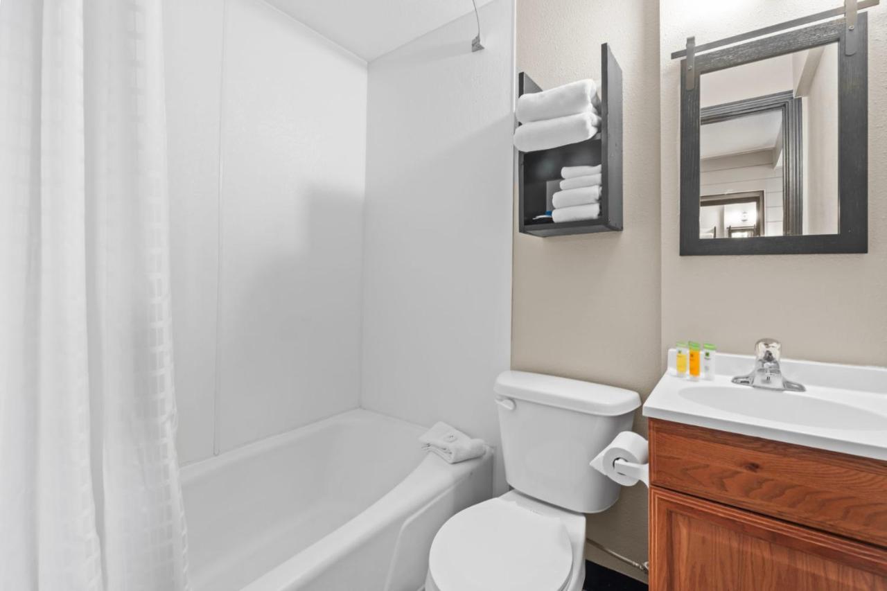 Lost Trail Resort - Riverside Rooms - Near Hot Pools — photo 20