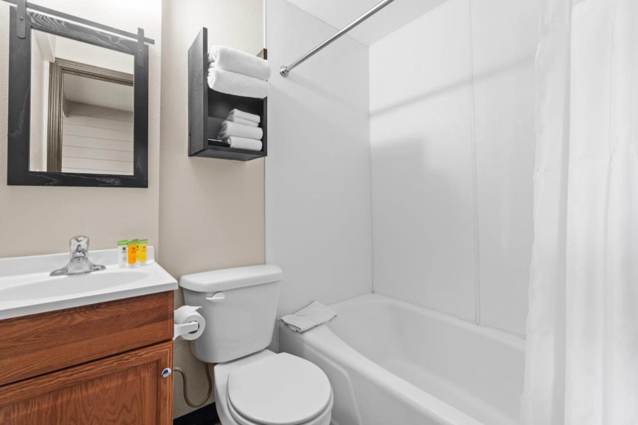 Lost Trail Resort - Riverside Rooms - Near Hot Pools — photo 15